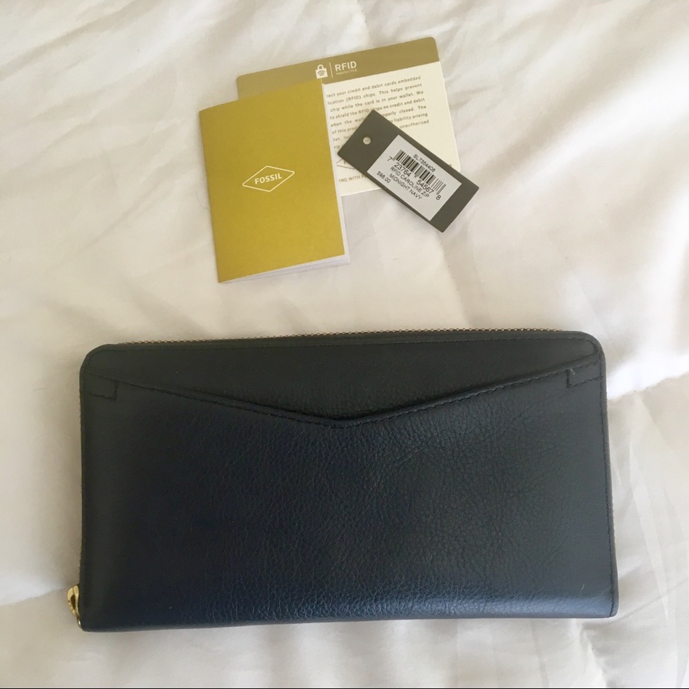Fossil RFID Navy Caroline zip wallet.